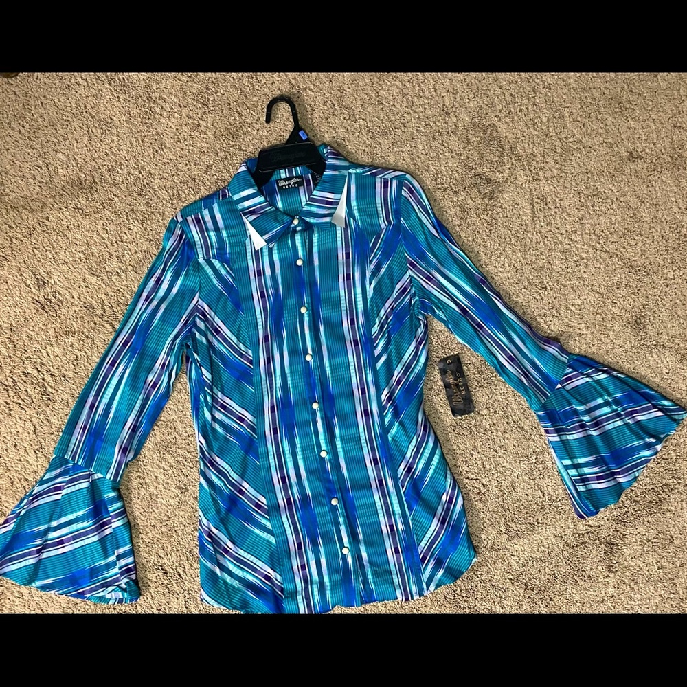 NWT Wrangler Retro pearl snaps, trumpet sleeves